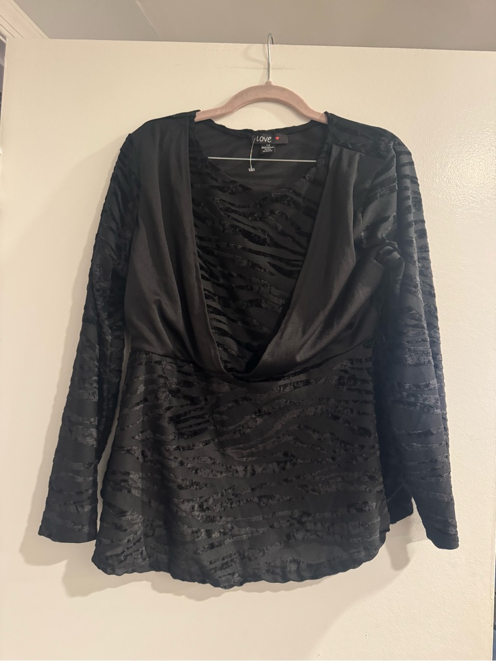Love Black Textured Draped Front Long Sleeve Top Women’s 1X Plus Size